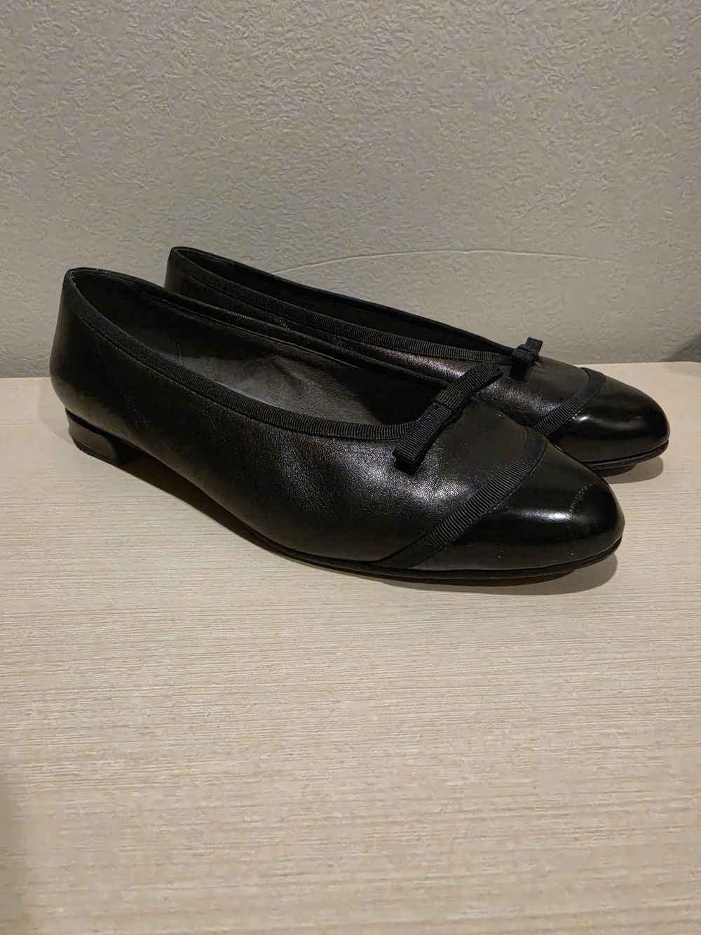 Stuart Weitzman Russell Bromley Black Leather Patent Cap Toe Ballet Flats Sz 9